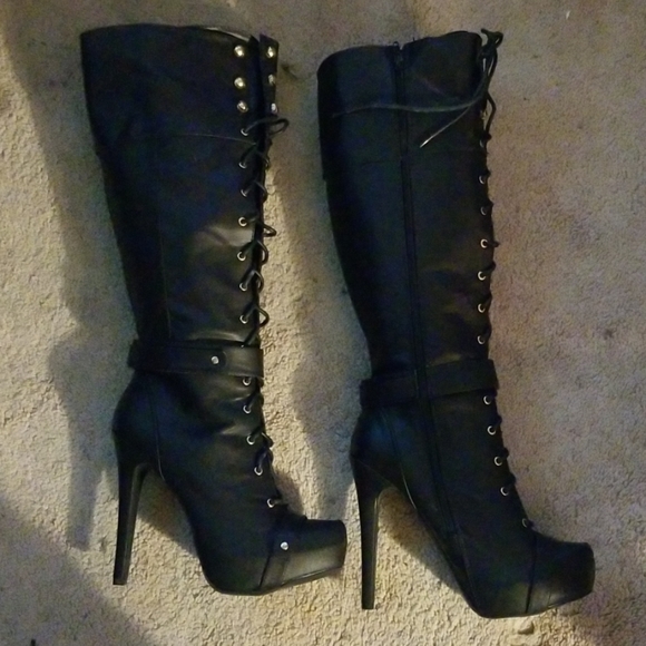 Fashion Boots - Picture 3 of 3
